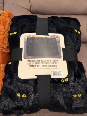 VIRAL ON TIKTOK Embroidered Faux Fur Throw -BLACK CAT 🐈‍⬛